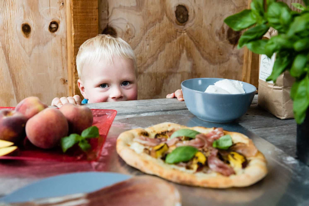 Otto looks at pizza