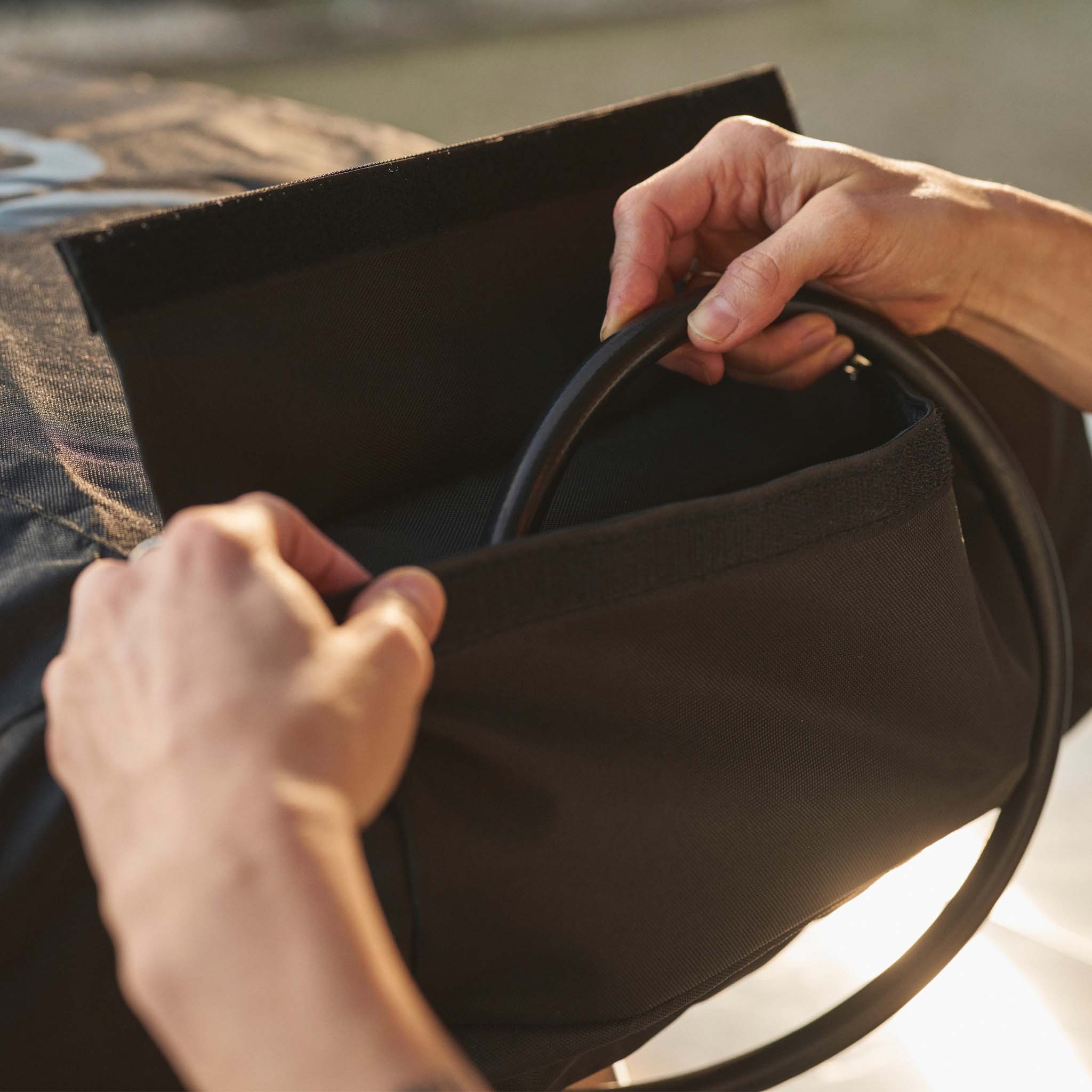 carry cover for the Ooni Karu 2 Pro. image of side pouch for storing gas hose.