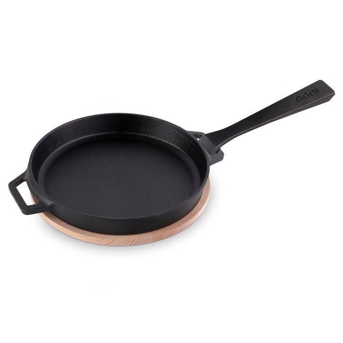 Ooni Cast Iron Skillet Pan - Ooni United Kingdom | Click this image to open up the product gallery modal. The product gallery modal allows the images to be zoomed in on.